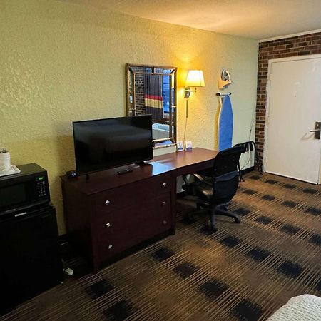 Travelodge By Wyndham Airport Platte City מראה חיצוני תמונה