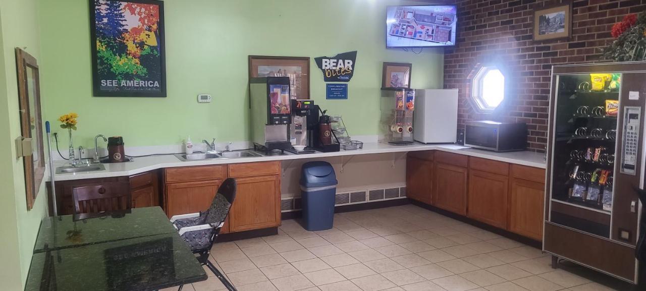 Travelodge By Wyndham Airport Platte City מראה חיצוני תמונה