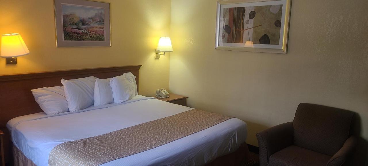 Travelodge By Wyndham Airport Platte City מראה חיצוני תמונה