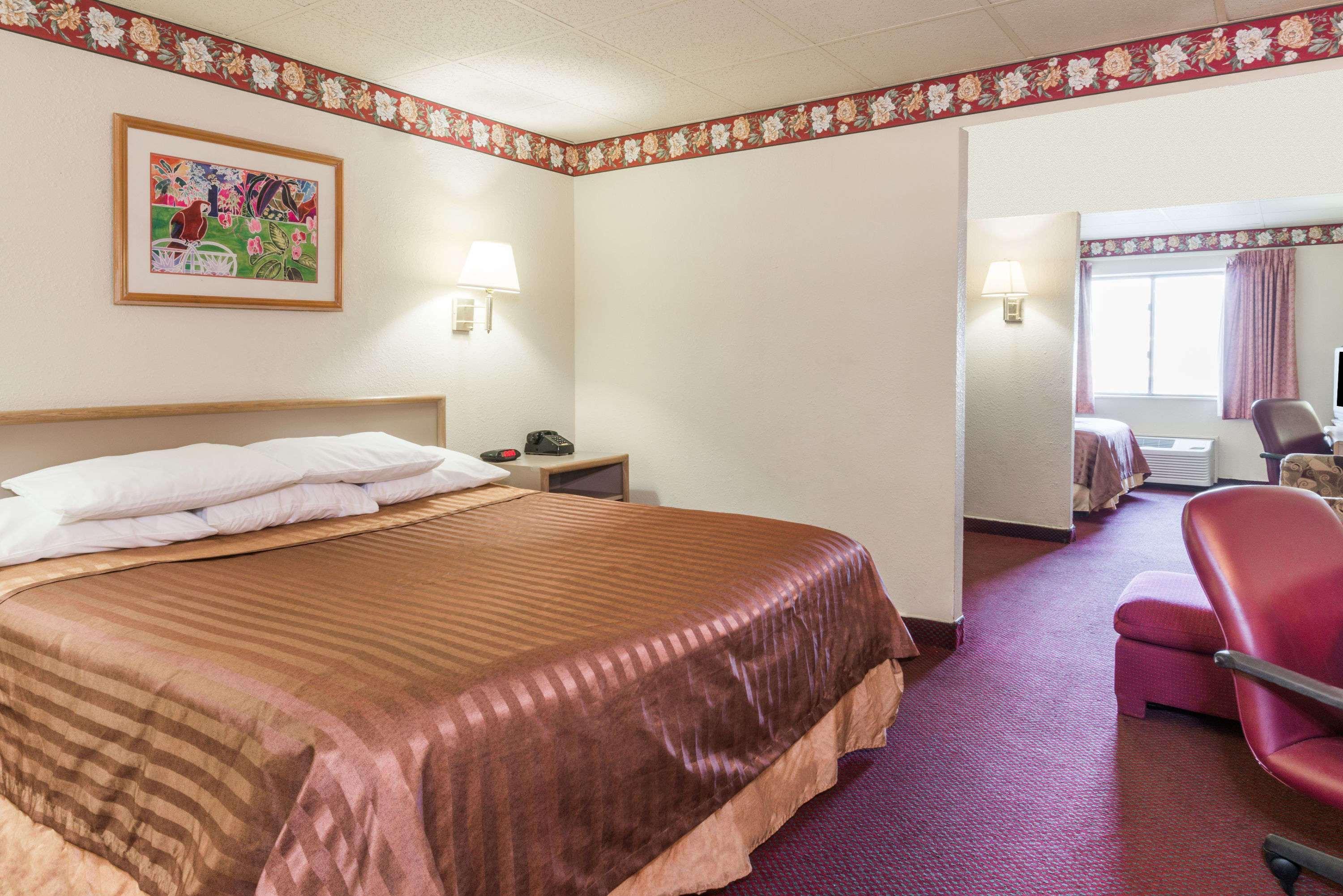 Travelodge By Wyndham Airport Platte City מראה חיצוני תמונה