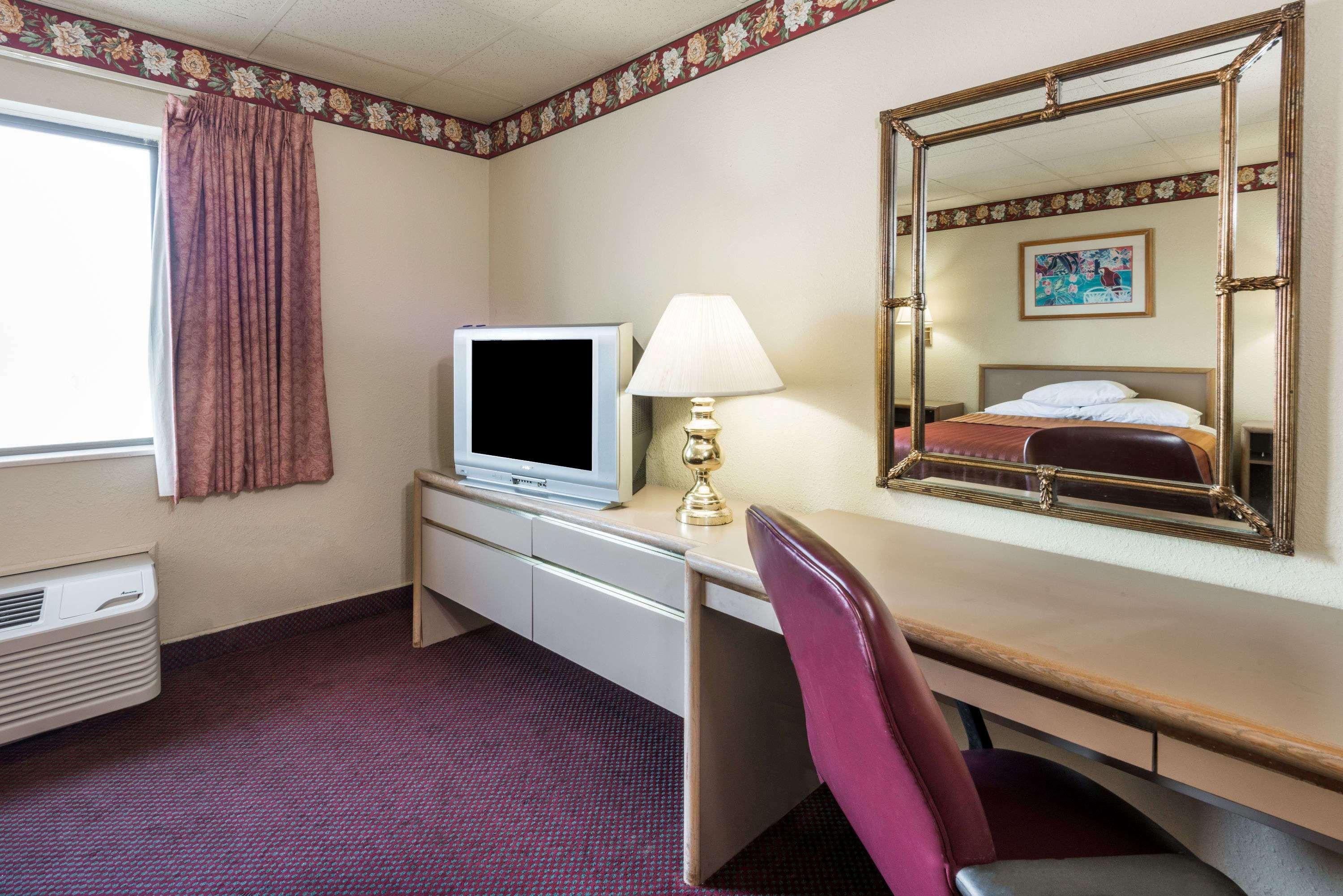 Travelodge By Wyndham Airport Platte City מראה חיצוני תמונה