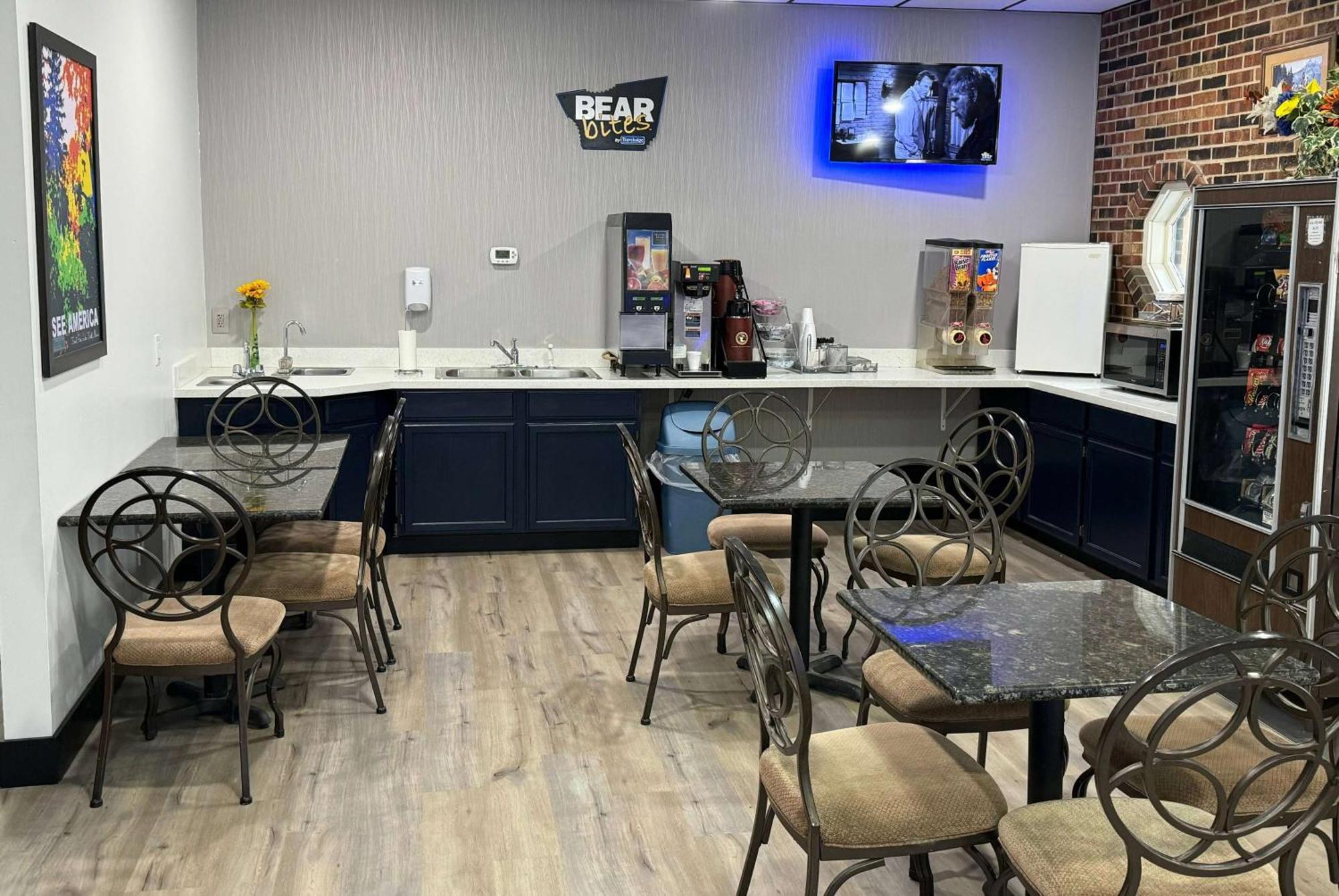 Travelodge By Wyndham Airport Platte City מראה חיצוני תמונה